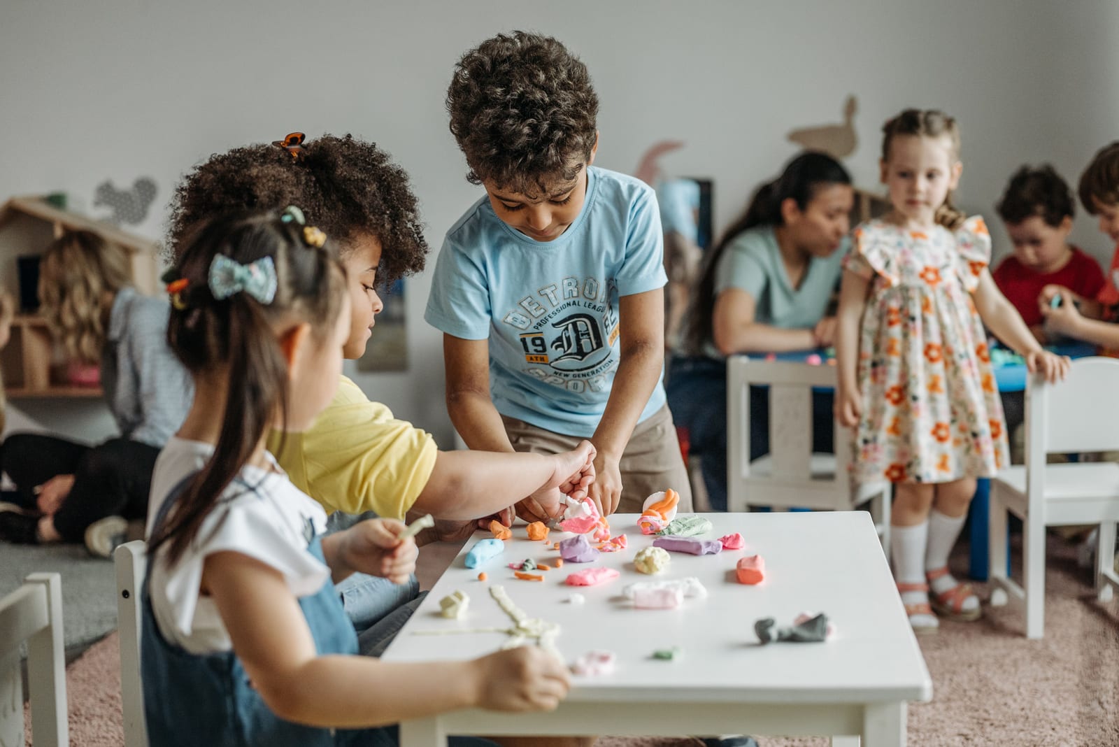 Kindergarten students learning together at a classroom table